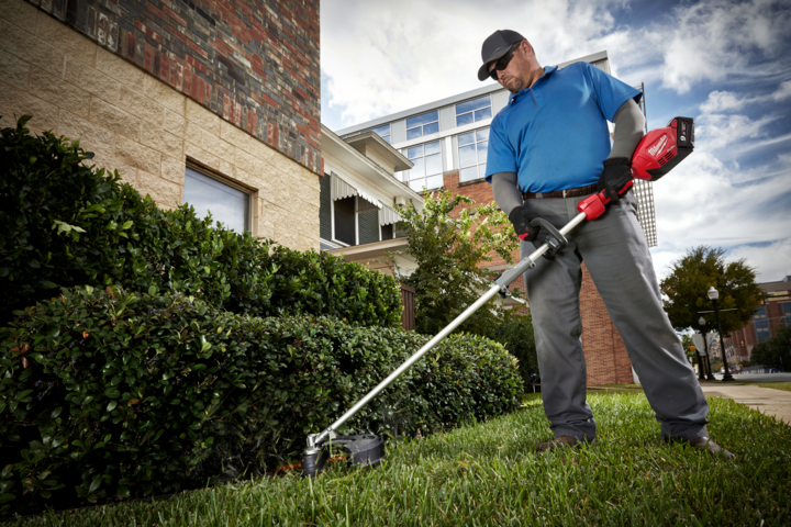 milwaukee articulating hedge trimmer